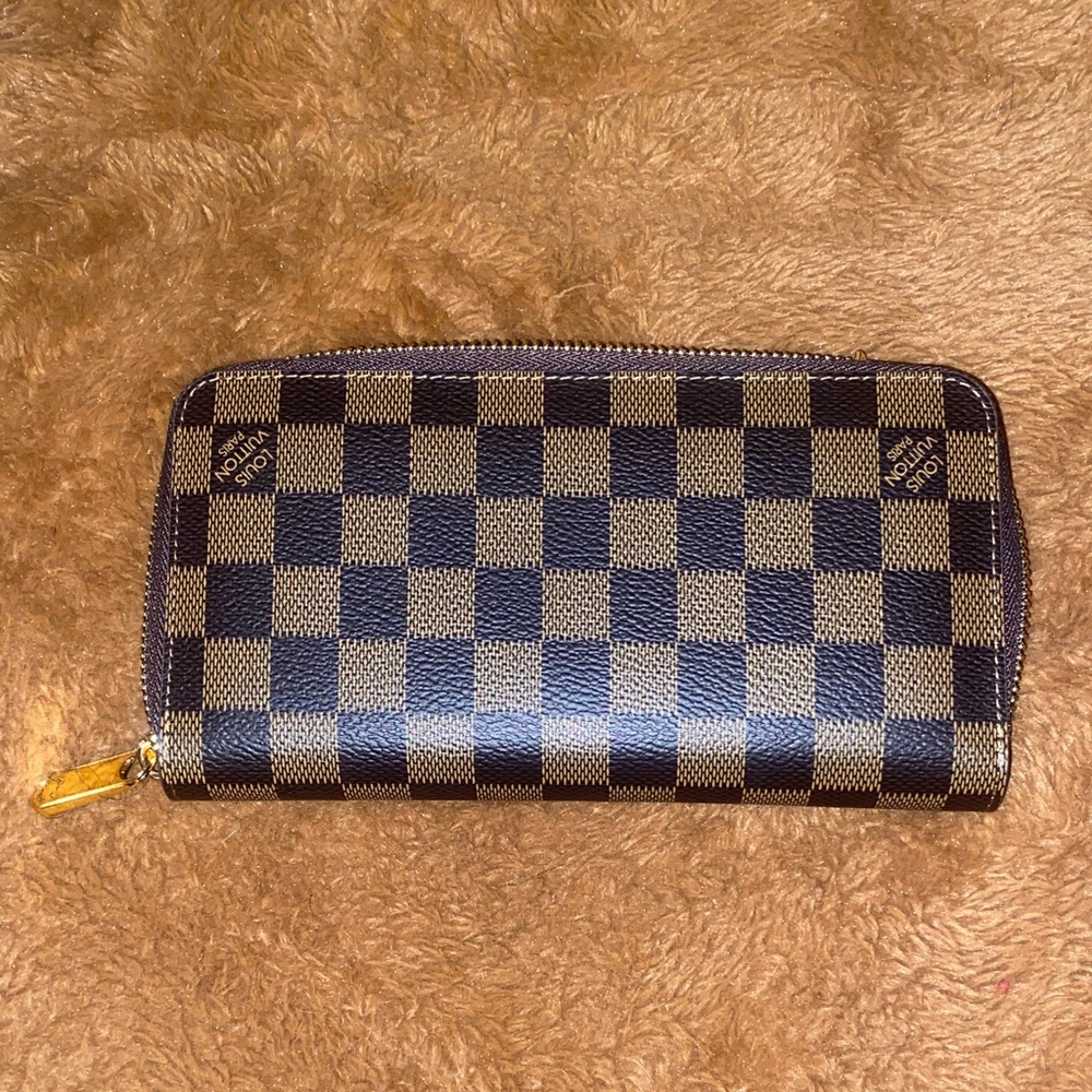 Louis Vuitton Damier Ebene Checker Zippy Wallet
